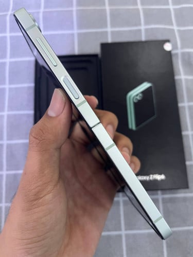 Samsung Galaxy Z Flip6 12GB 256GB 99%