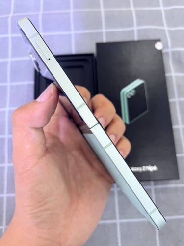 Samsung Galaxy Z Flip6 12GB 256GB 99%