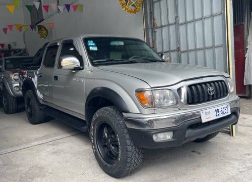 Tacoma ឆ្នាំ2001 4ម៉ាសុីន លេខអូតូ 2បាំង ឡានថ្មី