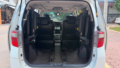 Toyota alphard 011 V4 pong1