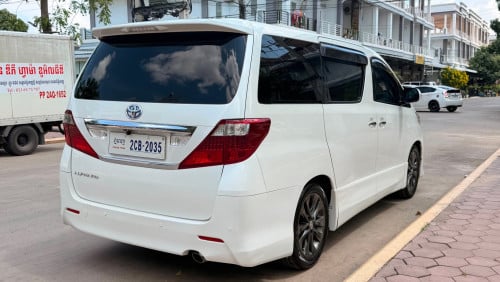 Toyota alphard 011 V4 pong1