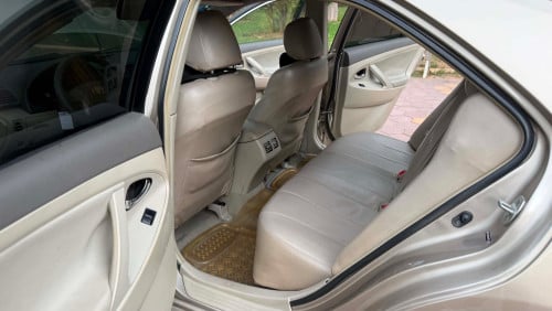 Toyota Camry hybrid 08