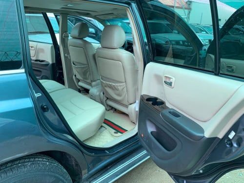 Toyota Highlander 03 V6 ប៉ុង1 លីមីធីត