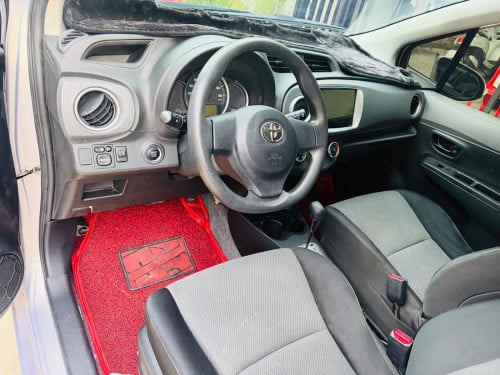 Toyota Vitz 012 smart key full option