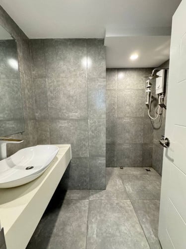 Uk plaza condo for rent