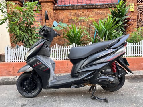 Yamaha Ray (125cc, year2015, 530$) have all documents