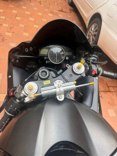 YAMAHA YZF R6