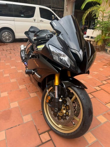 Selling YAMAHA YZF R6 600cc