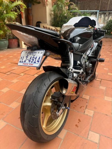 Selling YAMAHA YZF R6 600cc