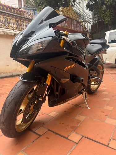 Selling YAMAHA YZF R6 600cc