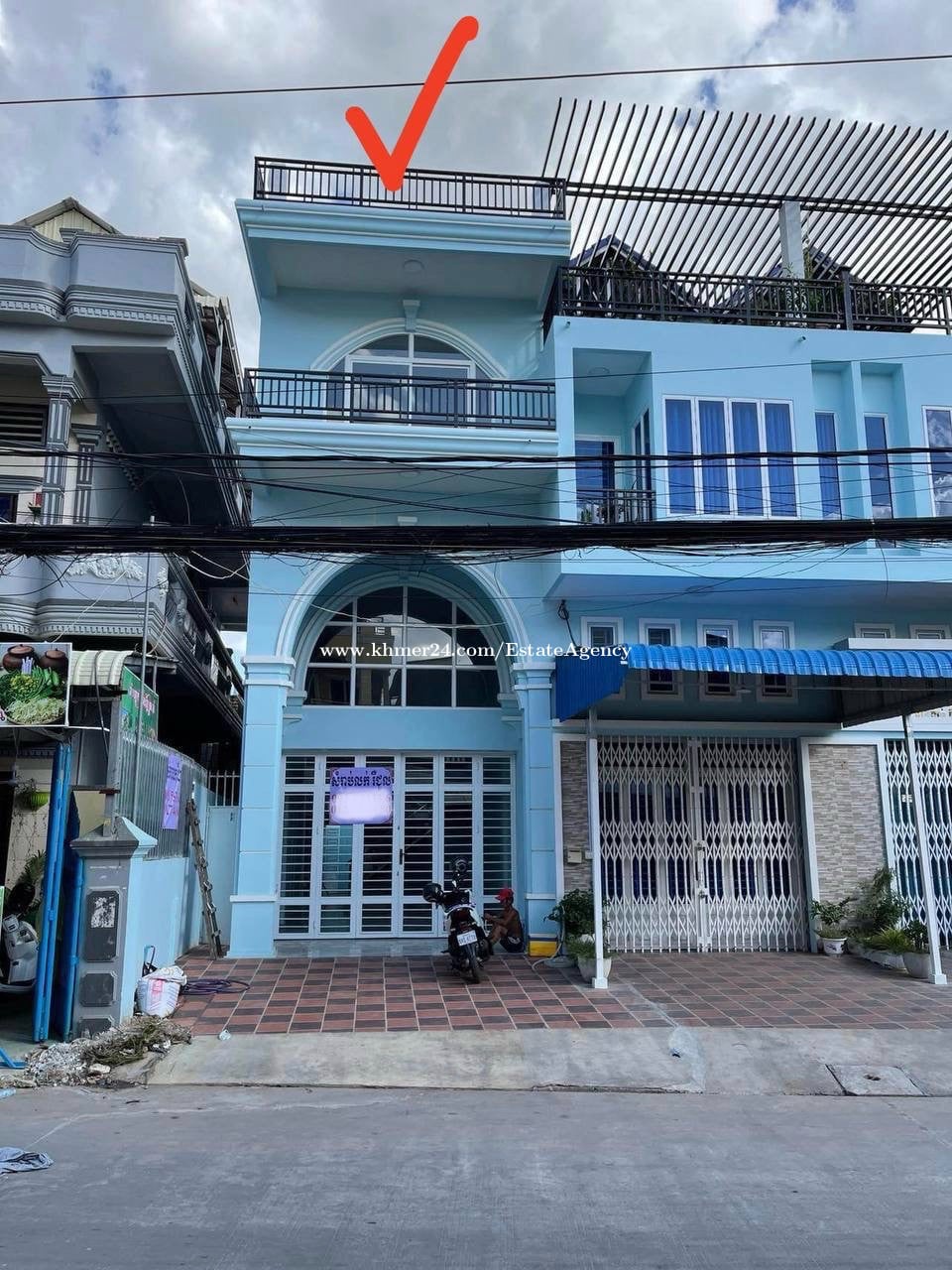 Shop for rent at 60m