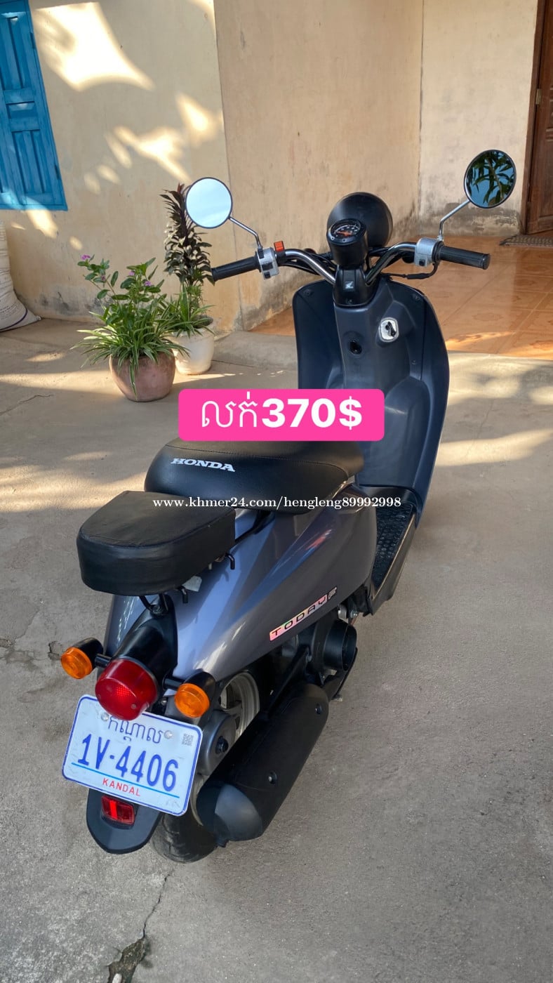 ម៉ូតូលក់នៅស្អាត