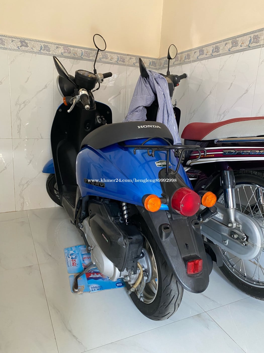 ម៉ូតូលក់ប៊ិចសានុំសុីន