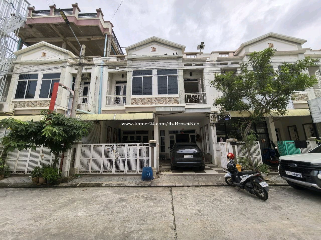 ផ្ទះលក់ក្នុងបុរី លីម ឈាងហាក់