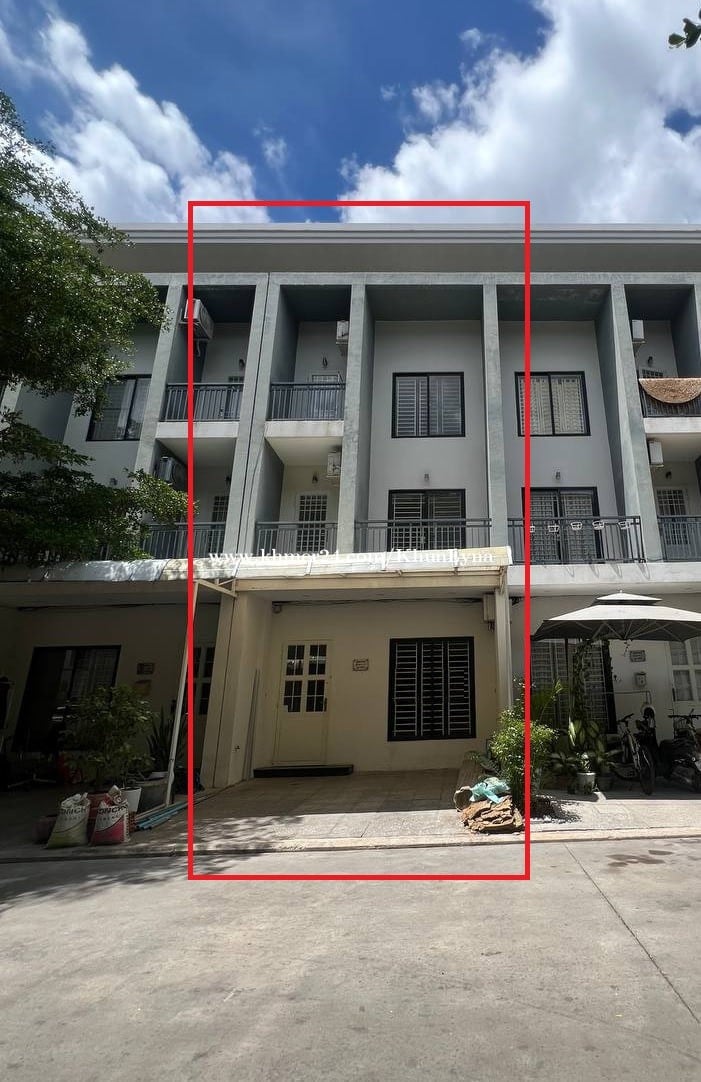 វីឡាកូនកាត់សម្រាប់ជួលនៅ បុរីអារ៉ាតា ជិតអ៊ីអន2