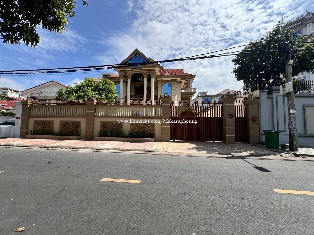 ផ្ទះវីឡាសម្រាប់ជួលនៅទួលគោក/ VIla for rent at Toul Kork