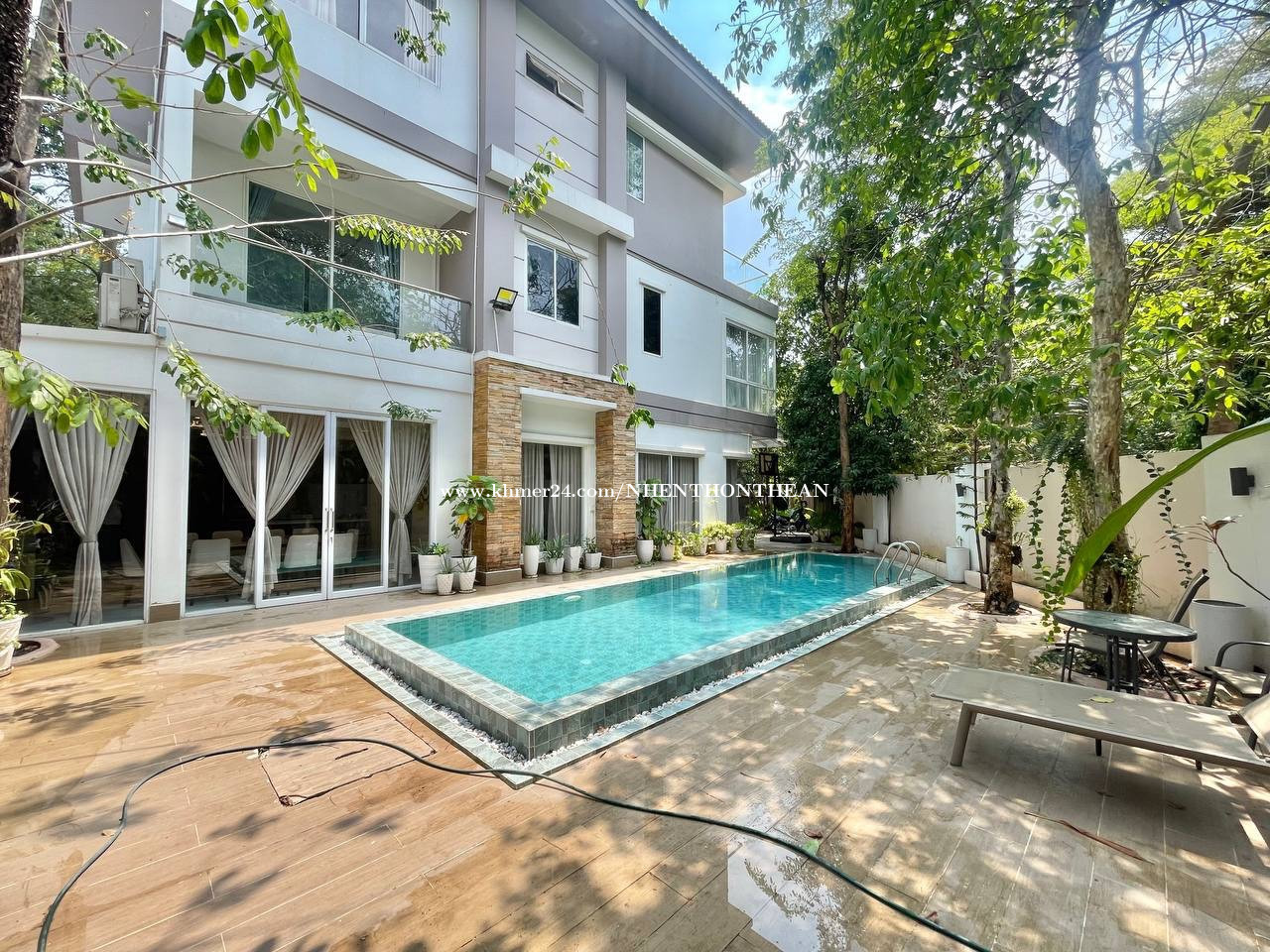 5 Bedrooms Villa For Rent At Peng Hout Beoung Snor