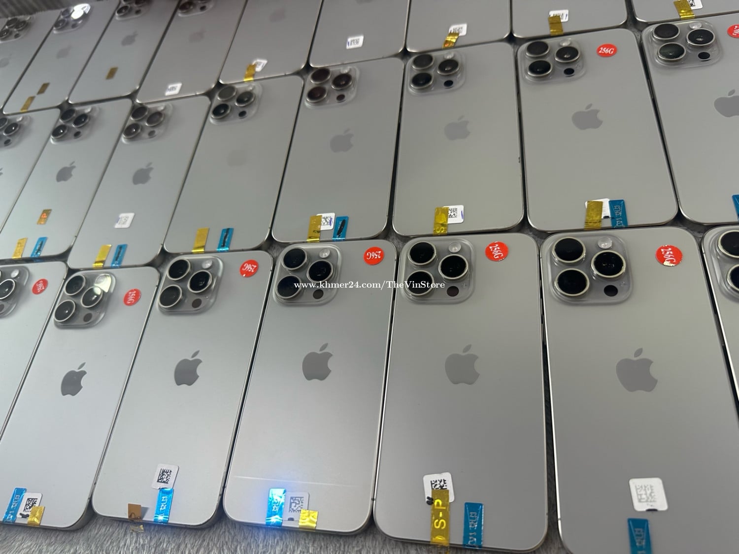 iPhone 15promax 256g LLA សំនុំហ្សីន 659$ 699$