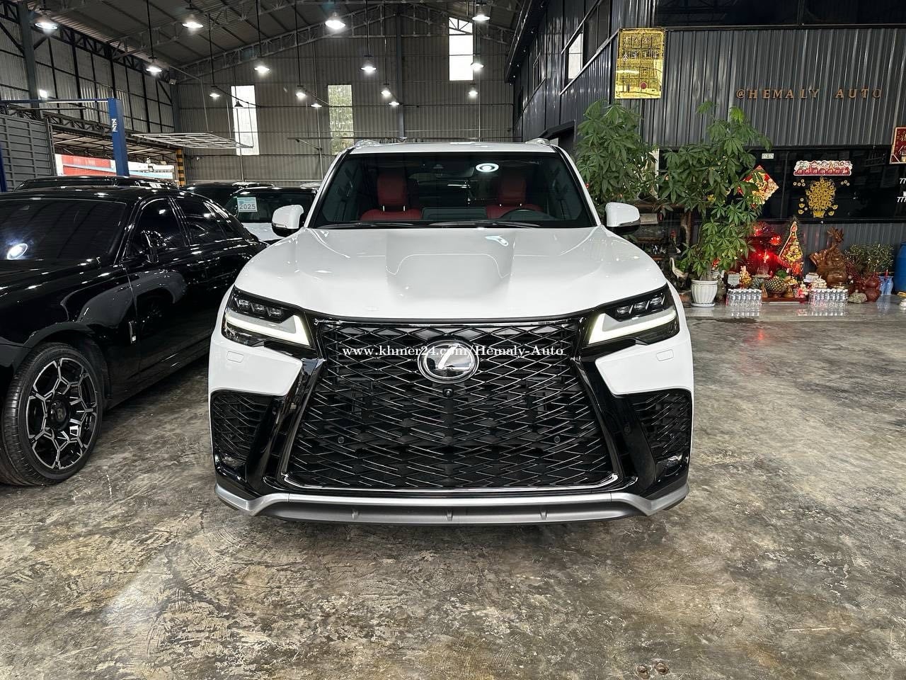 Lexus Lx600 F-Sport 2022 Full Options ទ្វារបុឺតអូតូ 4 ទ្វារ 2 keys ម៉ាស៊ីន : V6 3.5L Twin Turbo