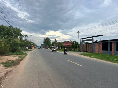 ដីជាប់ទន្លេលក់បន្ទាន់ ឃុំឈើទាល ស្រុកកៀនស្វាយ ខេត្តកណ្ដាល