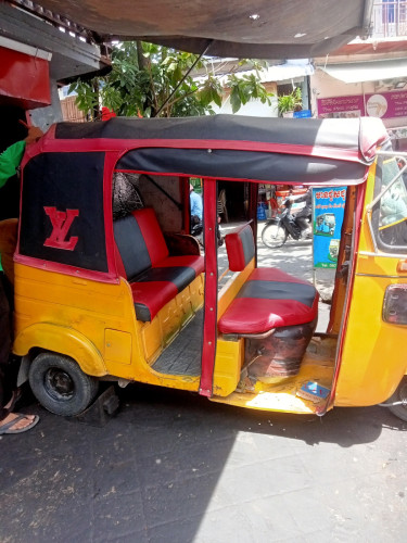 ពណ៌លឿងនៅល្អ