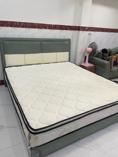 គ្រែមួយទឹកថ្មីស្អាត