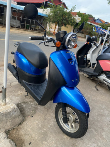 ម៉ូតូលក់ប៊ិចសានុំសុីន