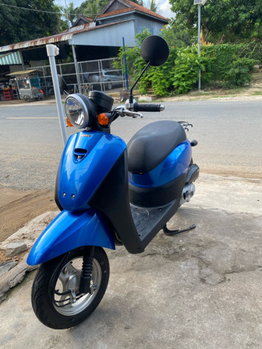 ម៉ូតូលក់ប៊ិចសានុំសុីន