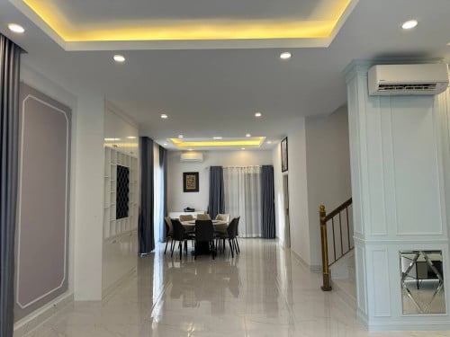 វីឡាទោលសម្រាប់ជួលនៅជ្រោយចង្វារ