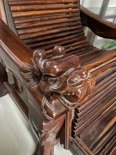 កៅអីឈើ នាងនួន និង ក្រញូង