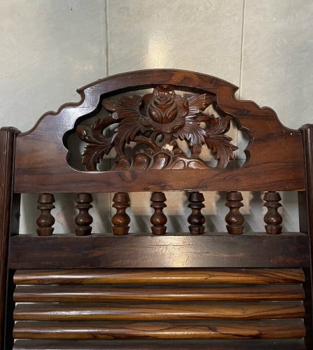 កៅអីឈើ នាងនួន និង ក្រញូង