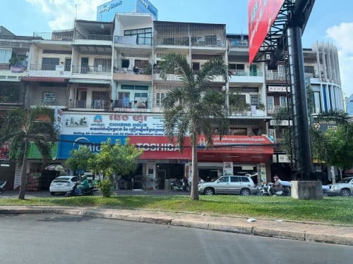 ផ្ទះលក់កណ្តាលទីក្រុង ក្បែរផ្សារធំថ្មី
