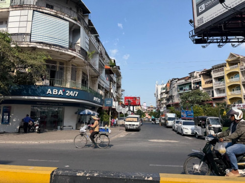 ផ្ទះលក់កណ្តាលទីក្រុង ក្បែរផ្សារធំថ្មី