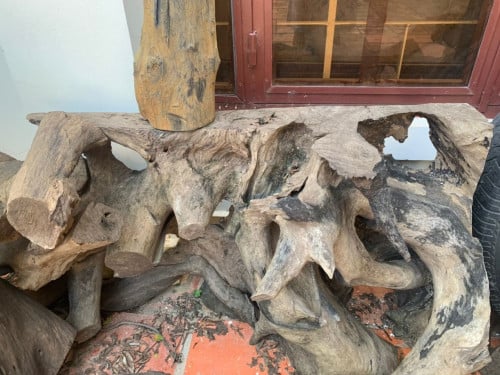 ឬសខ្លឹមឈើសំរាប់ឆ្លាក់ធ្វើរូបផ្សេងៗលក់
