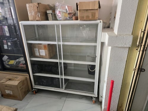 ទូតាំង ទូកញ្ចក់