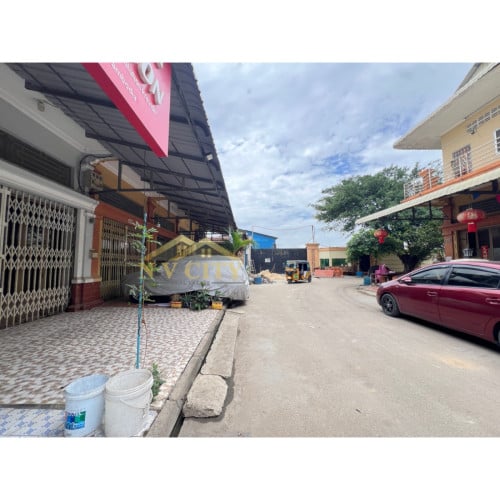 ផ្ទះលក់ ទីតាំងក្នុងបុរីពិភពថ្មី ផ្សារត្រពាំងថ្លឹង