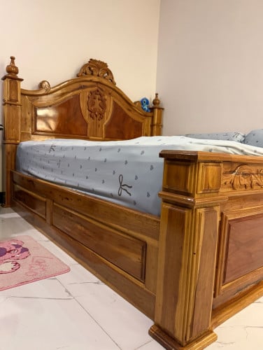 គ្រែធ្នង់សុទ្ធ គ្រែកម៉ុង