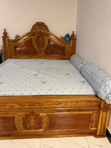 គ្រែធ្នង់សុទ្ធ គ្រែកម៉ុង