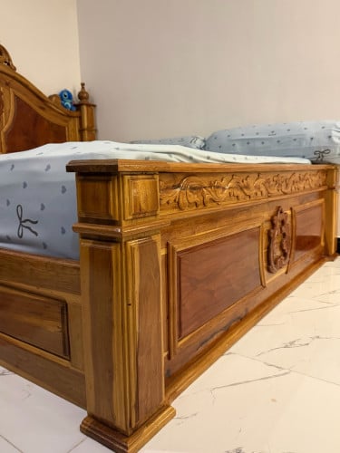 គ្រែធ្នង់សុទ្ធ គ្រែកម៉ុង