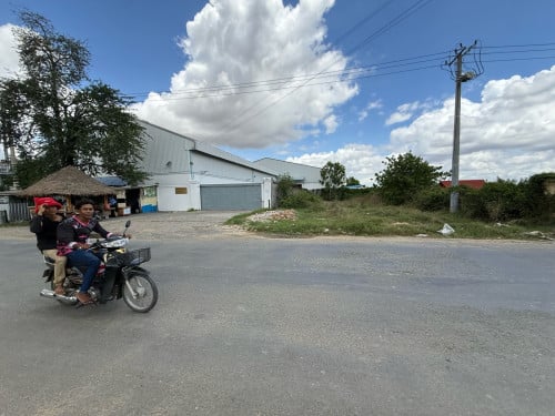 ដីលក់នៅជិតផ្សារបែកចាន