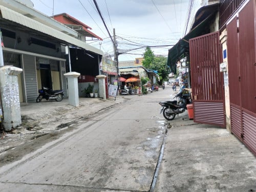 ផ្ទះជួលជាន់ផ្ទាល់ដី អាចប្រកបអាជីវកម្មបាន ទីប្រជុំជន