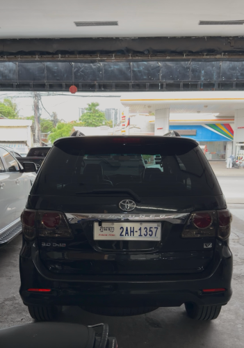 សាណុំដើម100% Toyota Fortuner 2013 អត់បាញ់ ខ្មៅក្រឹប