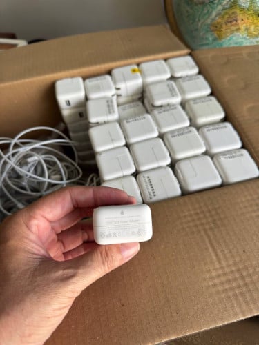 ឆ្នាំងសាក10w និងខ្សែស៊ីនApples មួយទឹកមកពីជប៉ុន
