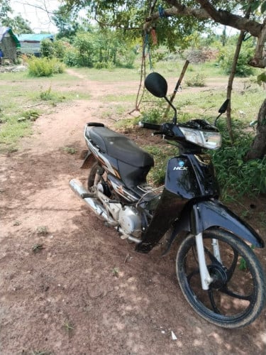 លក់ម៉ូតូស្អាតតម្លៃទន់ៗ 145$$ចចារម៉ូតូម៉ាស៊ីនស្អាត(ធ្លាបប៉ះខាងក្រោយបន្ដិចមិនប៉ះពាល់ដល់ម៉ាស៊ីនទេ)
