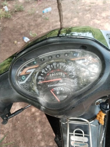 លក់ម៉ូតូស្អាតតម្លៃទន់ៗ 145$$ចចារម៉ូតូម៉ាស៊ីនស្អាត(ធ្លាបប៉ះខាងក្រោយបន្ដិចមិនប៉ះពាល់ដល់ម៉ាស៊ីនទេ)