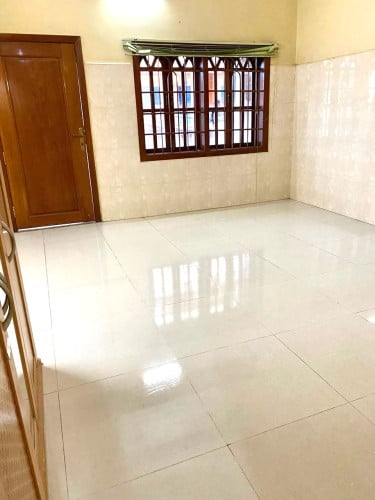 ផ្ទះល្វែងលក់បន្ទាន់ នៅលើផ្លូវ200