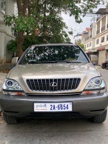 ឡានលក់ឆ្នាំ2000ប៉ុង2 លក់ប្រញ្ញាប់លុយ