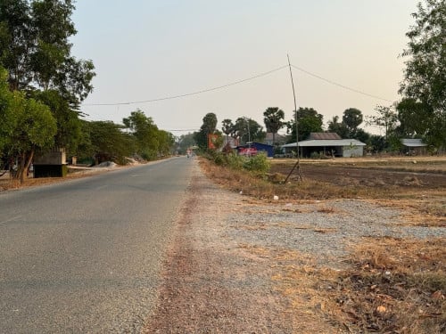 ដីចុះពីផ្លូវជាតិលេខ3 ចេញពីអង្គតាសោម 10នាទី ខេត្តតាកែវ នៅលើផ្លូវធំ ៣០ ម៉ែត្រ |大道上茶胶省安塔索土地出售(地主本人)