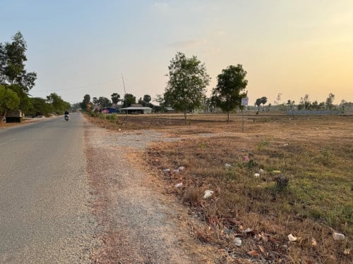 ដីចុះពីផ្លូវជាតិលេខ3 ចេញពីអង្គតាសោម 10នាទី ខេត្តតាកែវ នៅលើផ្លូវធំ ៣០ ម៉ែត្រ |大道上茶胶省安塔索土地出售(地主本人)