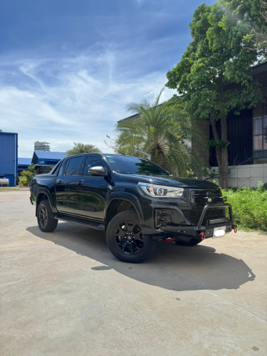 តម្លៃ 3មុឺនជាង 2020 Toyota Hilux Revo ពណ៌ខ្មៅ
